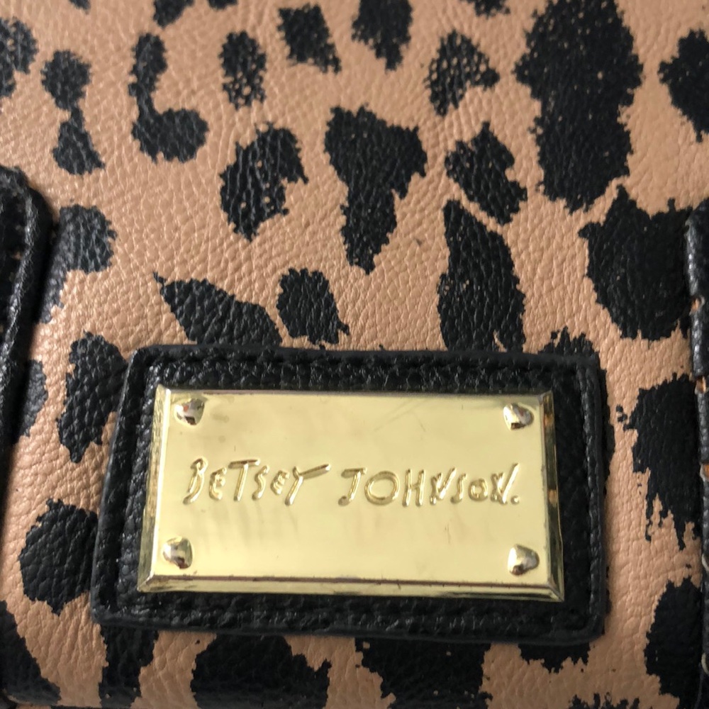 Betsy Johnson leopard clutch/wallet - Picture 2 of 8
